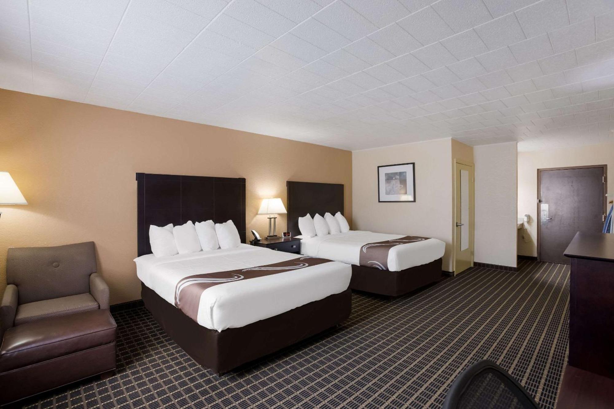 Quality Inn & Suites Big Rapids Near University Exterior foto