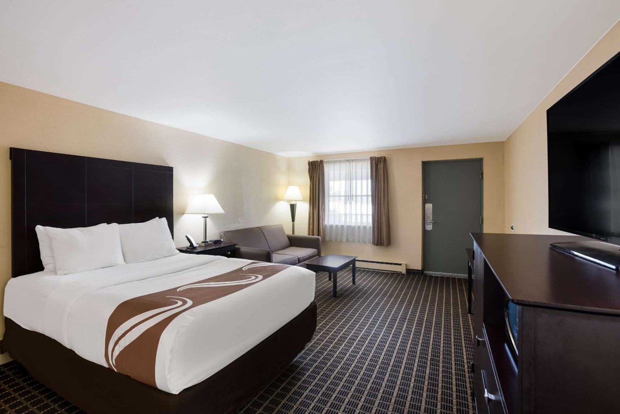 Quality Inn & Suites Big Rapids Near University Exterior foto